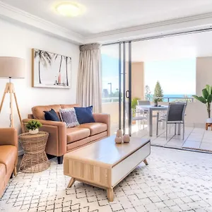 https://second-floor-shearwater-resort-at-kings-beach-close-to.queenslandhotels.net